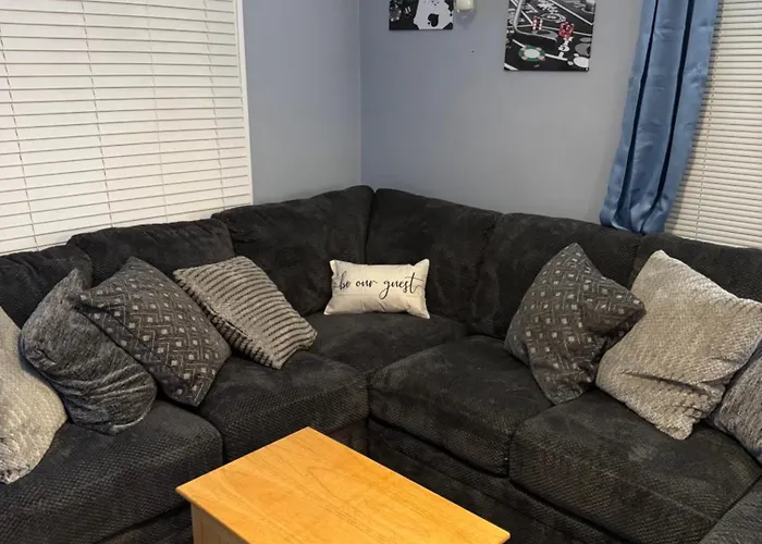 Charming 3-Bedroom House Next To Hollywood Casino! 1 Minute From Interstate 75