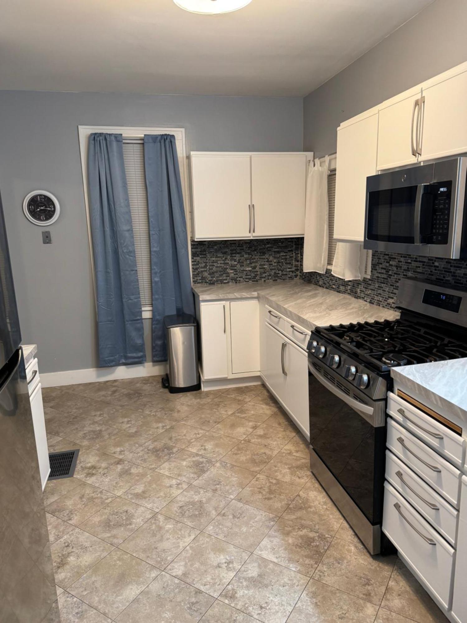 Charming 3-bedroom House Next To Hollywood Casino! 1 Minute From Interstate 75 * Toledo
